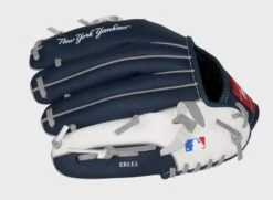 Rawlings New York Yankees 10-Inch Team Logo Glove 9 Rawlings New York Yankees 10-Inch Team Logo Glove -Rawlings Store 22000030111 3