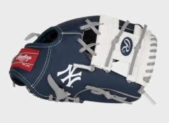 Rawlings New York Yankees 10-Inch Team Logo Glove
